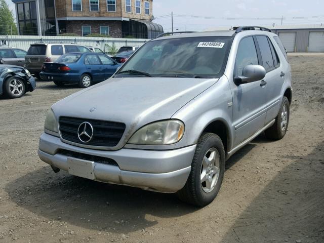 4JGAB54E91A274290 - 2001 MERCEDES-BENZ ML 320 SILVER photo 2