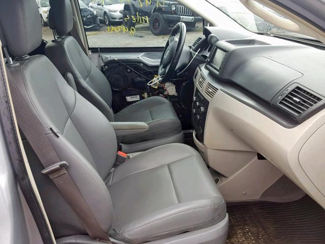 2C4RVABG5CR294353 - 2012 VOLKSWAGEN ROUTAN SE SILVER photo 5