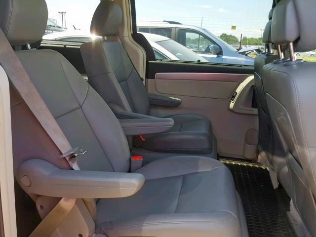 2C4RVABG5CR294353 - 2012 VOLKSWAGEN ROUTAN SE SILVER photo 6