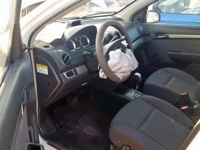 KL1TD56617B048834 - 2007 CHEVROLET AVEO BASE WHITE photo 9