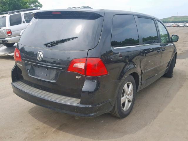 2V4RW3D13AR236729 - 2010 VOLKSWAGEN ROUTAN SE BLACK photo 4