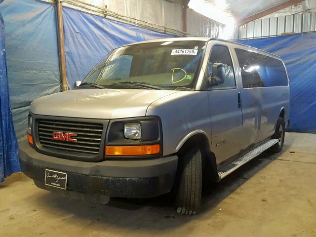 1GJHG39U431188664 - 2003 GMC SAVANA G35 SILVER photo 2