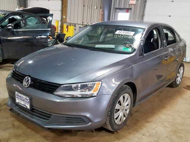 3VW2K7AJ9EM327646 - 2014 VOLKSWAGEN JETTA BASE GRAY photo 2