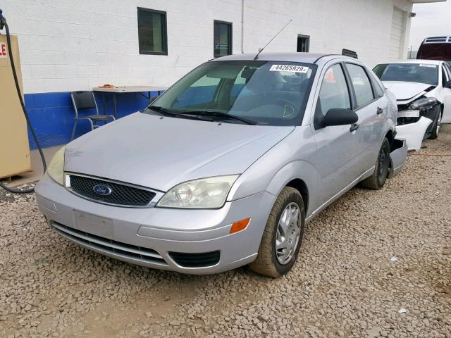 1FAFP34N97W233630 - 2007 FORD FOCUS ZX4 SILVER photo 2