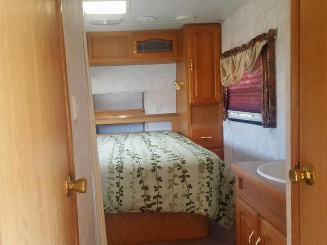 4YDF2752414054013 - 2001 KEYSTONE MONTANA WHITE photo 5