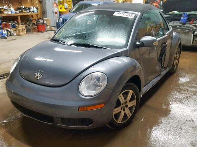 3VWRF31Y76M315456 - 2006 VOLKSWAGEN NEW BEETLE ნაცრისფერი ფოტო 2