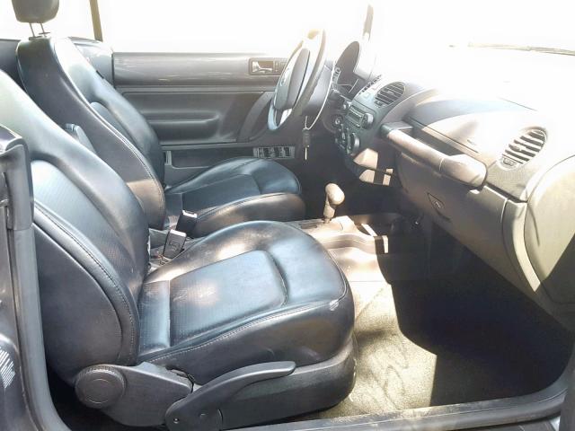 3VWRF31Y76M315456 - 2006 VOLKSWAGEN NEW BEETLE ნაცრისფერი ფოტო 5