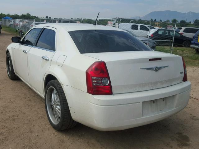 2C3KA43R88H230002 - 2008 CHRYSLER 300 LX WHITE photo 3