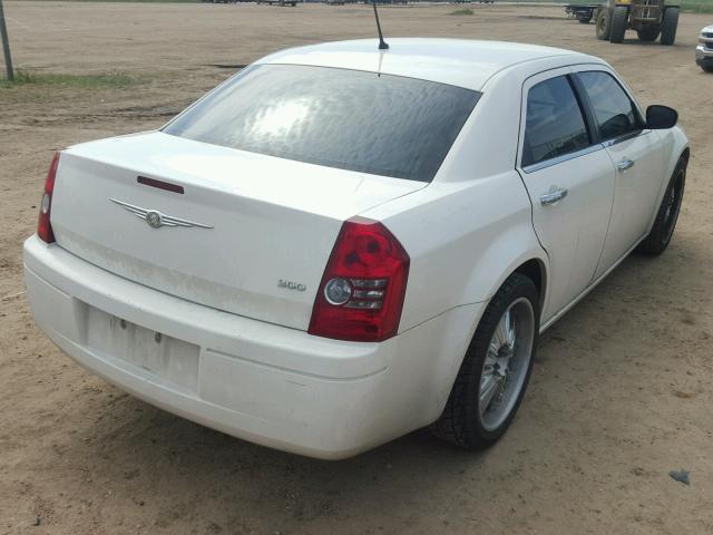 2C3KA43R88H230002 - 2008 CHRYSLER 300 LX WHITE photo 4