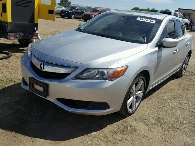 19VDE1F3XFE006259 - 2015 ACURA ILX 20 SILVER photo 2