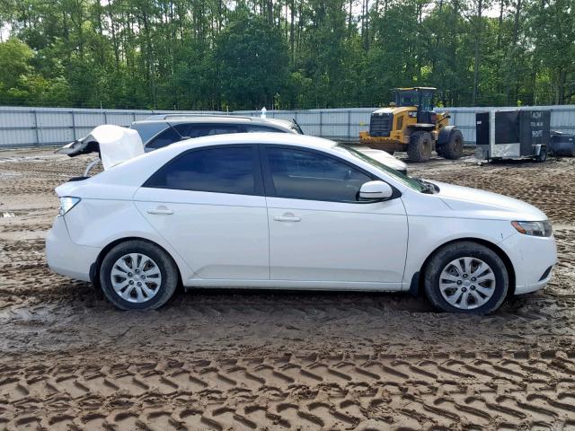 KNAFU4A23B5322186 - 2011 KIA FORTE EX WHITE photo 9