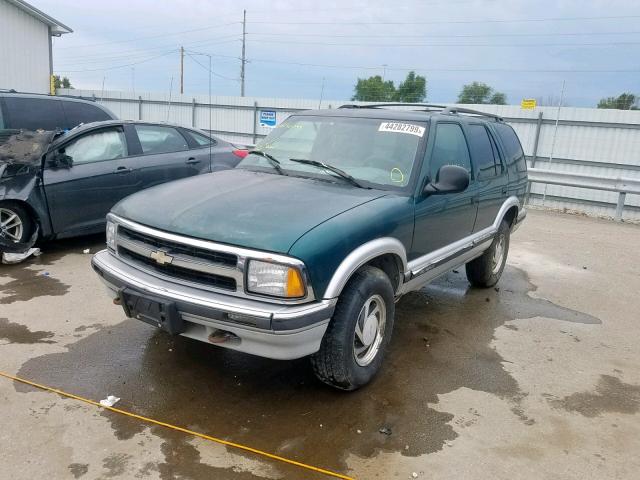 1GNDT13W6V2134576 - 1997 CHEVROLET BLAZER GREEN photo 2