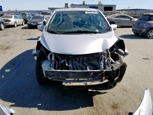 3N1CE2CP7FL382464 - 2015 NISSAN VERSA NOTE SILVER photo 9