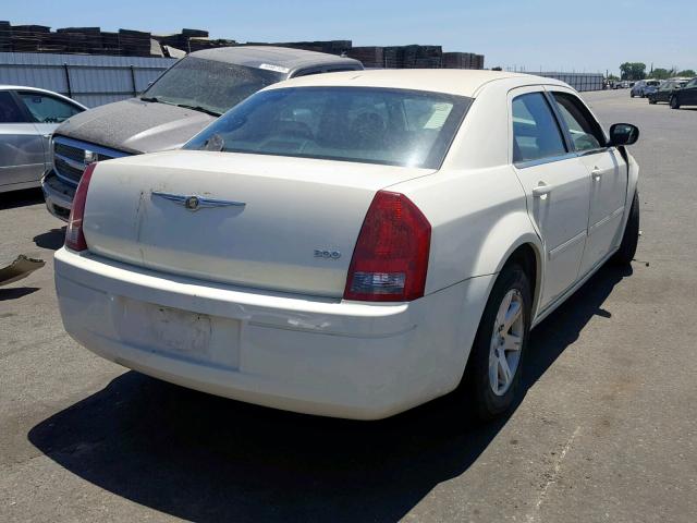 2C3LA43R17H785912 - 2007 CHRYSLER 300 WHITE photo 4