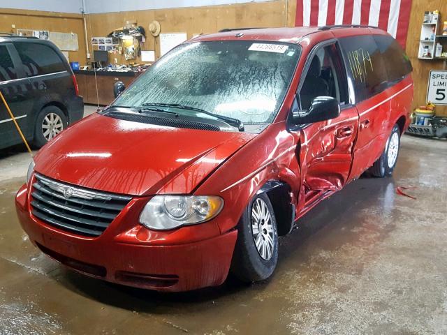 1A4GP44R77B190270 - 2007 CHRYSLER TOWN & COU RED photo 2