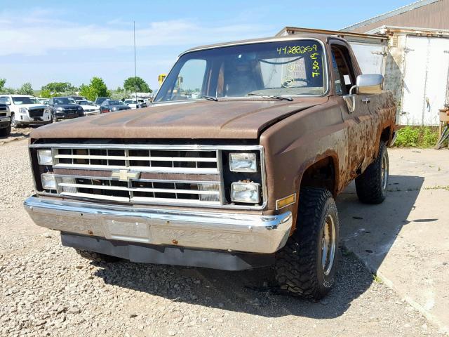 1GNEV18K5JF124757 - 1988 CHEVROLET BLAZER V10 BROWN photo 2