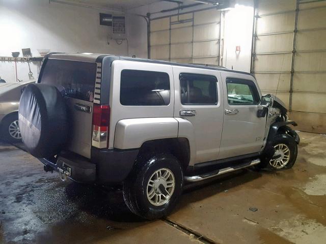 5GTDN136368175886 - 2006 HUMMER H3 SILVER photo 4