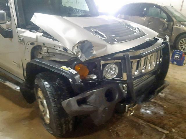 5GTDN136368175886 - 2006 HUMMER H3 SILVER photo 9