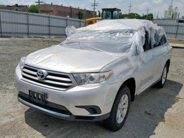 5TDBK3EH1DS228174 - 2013 TOYOTA HIGHLANDER SILVER photo 2