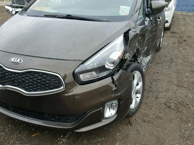 KNAHT8A37F7094019 - 2015 KIA RONDO BROWN photo 10