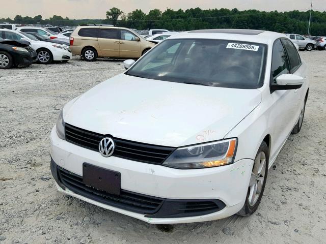 3VW3L7AJ4BM090576 - 2011 VOLKSWAGEN JETTA TDI WHITE photo 2