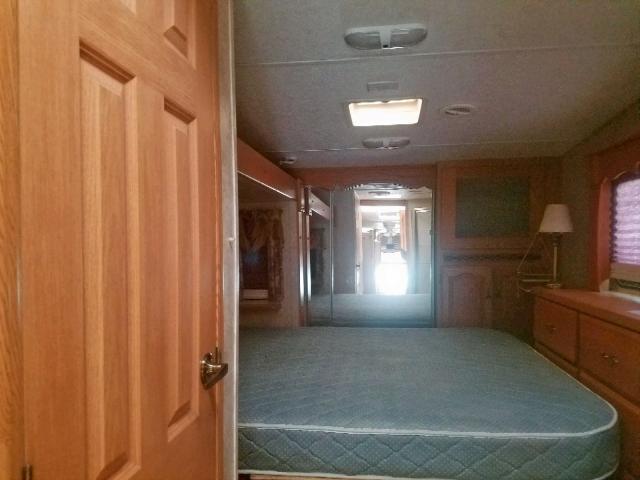 4YDF298236D517399 - 2006 KEYSTONE MONTANA WHITE photo 5