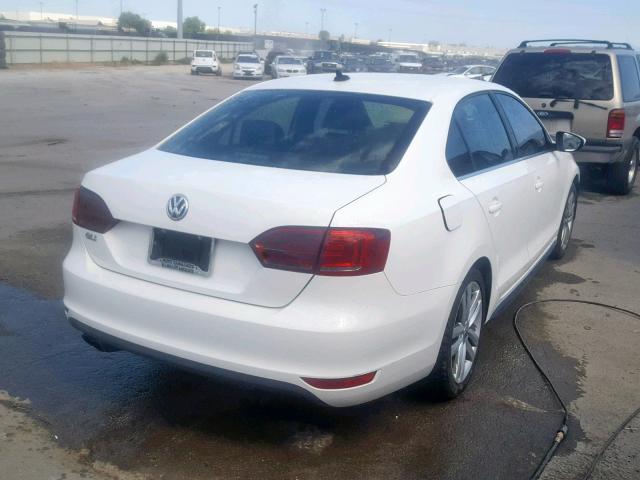 3VW4S7AJ6EM213614 - 2014 VOLKSWAGEN JETTA GLI WHITE photo 4