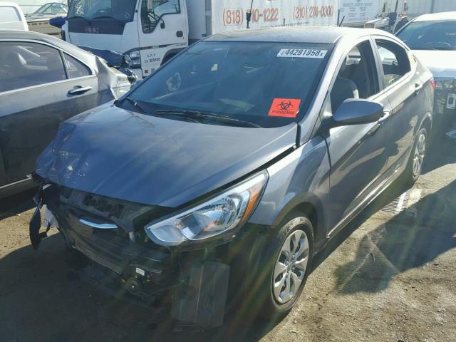 KMHCT4AEXHU180917 - 2017 HYUNDAI ACCENT SE GRAY photo 2