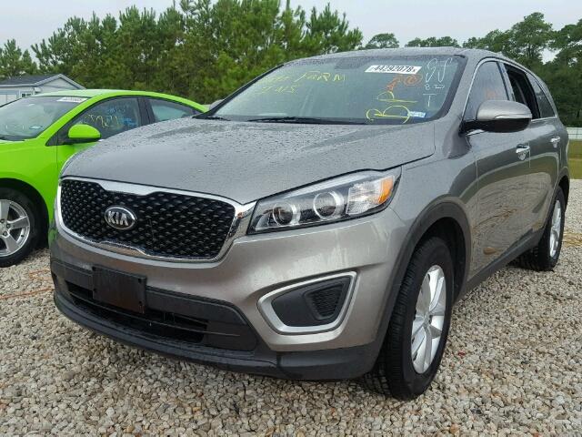 5XYPG4A34GG091580 - 2016 KIA SORENTO LX GRAY photo 2