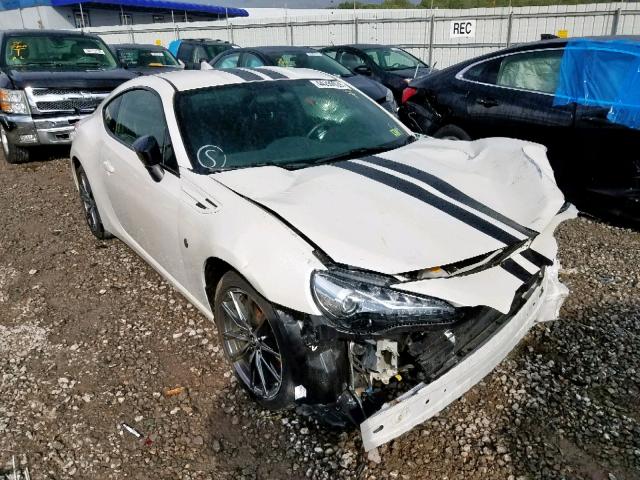 JF1ZNAA1XH8708099 - 2017 TOYOTA 86 BASE WHITE photo 1