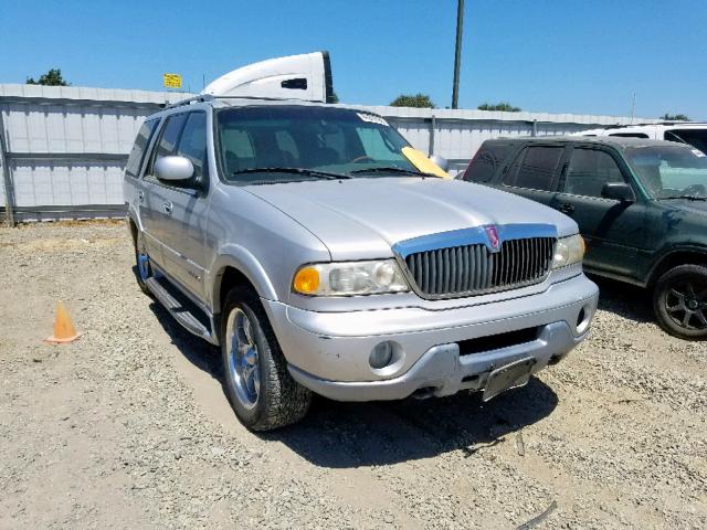 5LMPU28A3YLJ11513 - 2000 LINCOLN NAVIGATOR 银色 照片 1