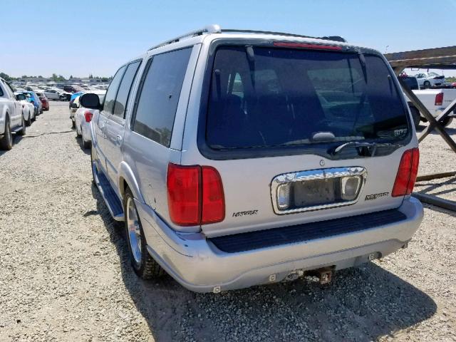 5LMPU28A3YLJ11513 - 2000 LINCOLN NAVIGATOR 银色 照片 3
