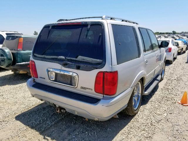5LMPU28A3YLJ11513 - 2000 LINCOLN NAVIGATOR 银色 照片 4