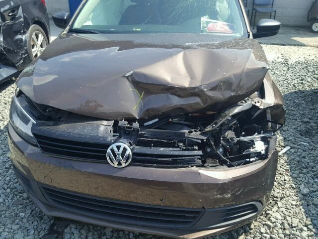 3VW2K7AJ6EM218612 - 2014 VOLKSWAGEN JETTA BASE BROWN photo 7