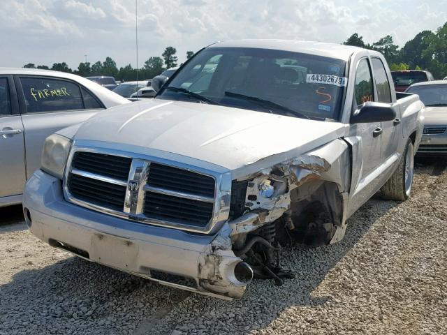 1D7HE28K57S265068 - 2007 DODGE DAKOTA QUA SILVER photo 2