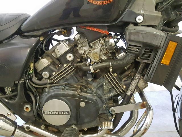 JH2PC1303FM101999 - 1985 HONDA VF500 C BLACK photo 7