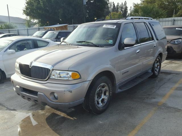 5LMEU27RX2LJ17136 - 2002 LINCOLN NAVIGATOR 银色 照片 2