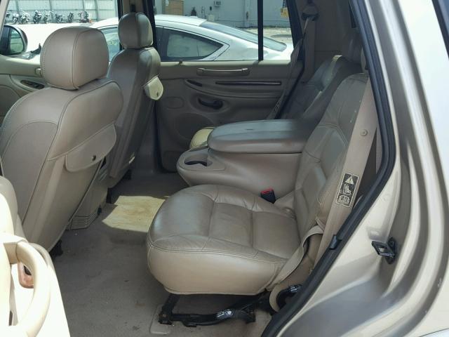 5LMEU27RX2LJ17136 - 2002 LINCOLN NAVIGATOR 银色 照片 6