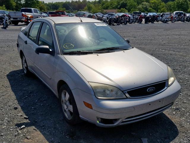 1FAFP34N85W290995 - 2005 FORD FOCUS ZX4 SILVER photo 1