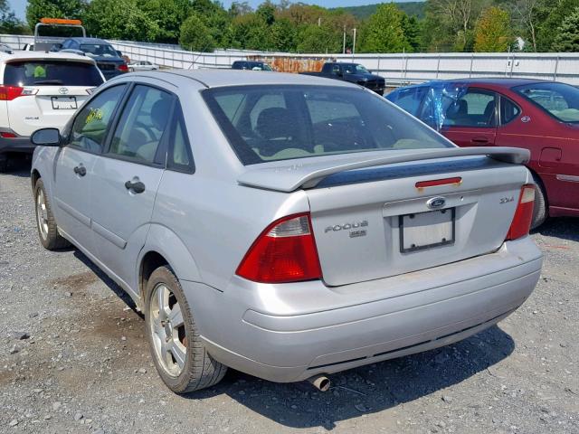 1FAFP34N85W290995 - 2005 FORD FOCUS ZX4 SILVER photo 3