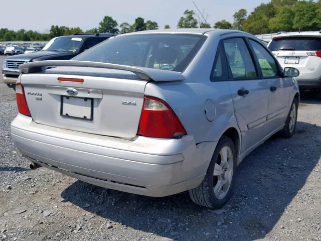 1FAFP34N85W290995 - 2005 FORD FOCUS ZX4 SILVER photo 4