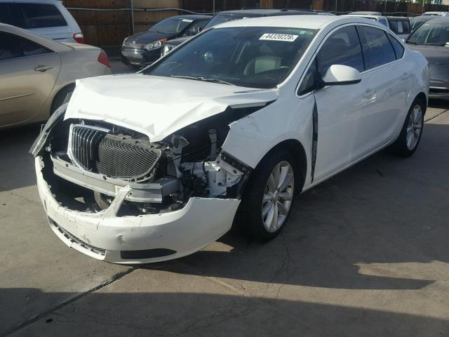 1G4PP5SK3F4112035 - 2015 BUICK VERANO WHITE photo 2