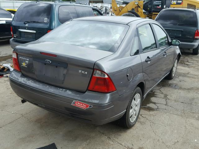 1FAFP34N66W179220 - 2006 FORD FOCUS ZX4 GRAY photo 4