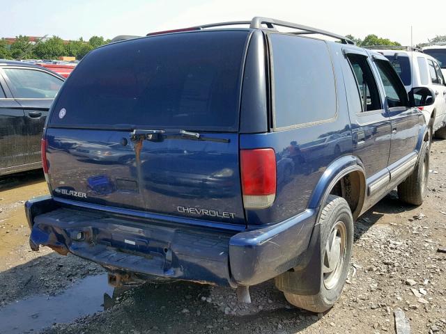 1GNDT13W0Y2332011 - 2000 CHEVROLET BLAZER BLUE photo 4