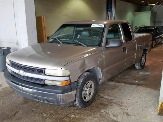 2GCEC19W921378738 - 2002 CHEVROLET SILVERADO BROWN photo 2