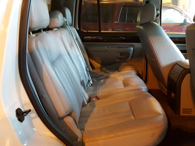 5LMEU68H04ZJ08698 - 2004 LINCOLN AVIATOR 白色 照片 6