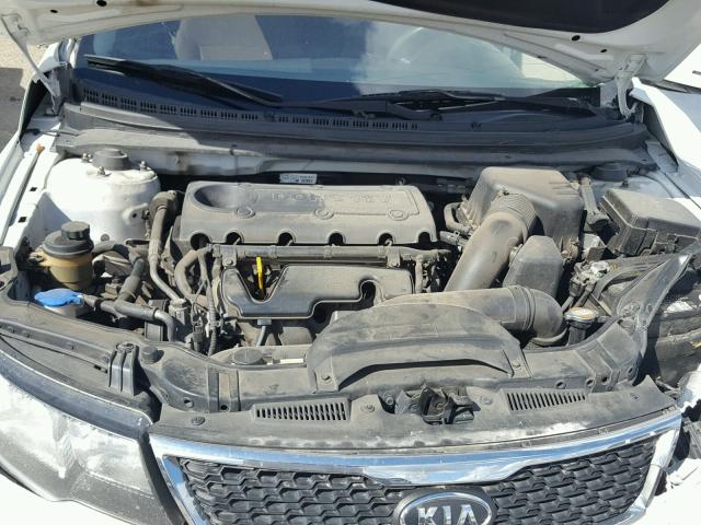 KNAFU4A21B5382516 - 2011 KIA FORTE EX WHITE photo 7