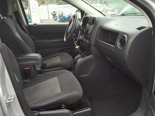 1J4NF1FB8BD183236 - 2011 JEEP COMPASS SP 银色 照片 5