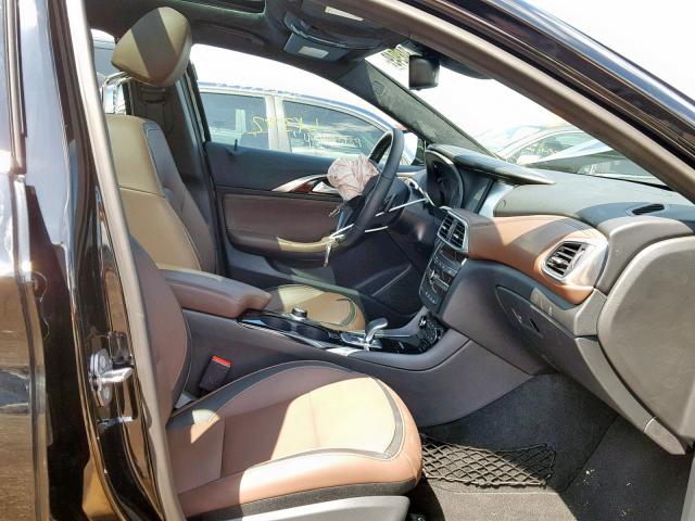 SJKCH5CR9JA005526 - 2018 INFINITI QX30 BASE BLACK photo 5