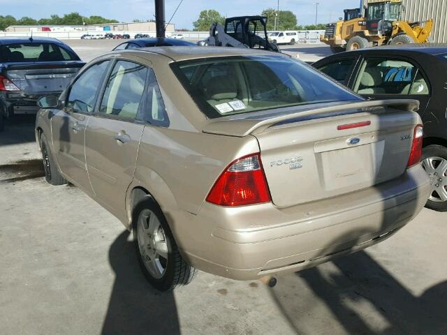 1FAHP34N06W234060 - 2006 FORD FOCUS ZX4 TAN photo 3